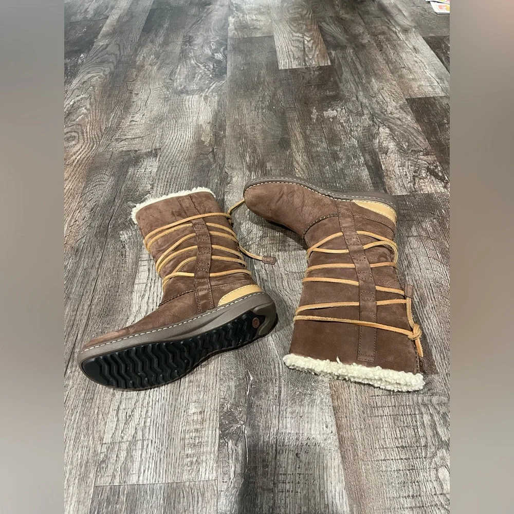 UGG Brown Shearling-Lined Winter‎ Boots